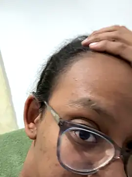 Snapshot of Valen1800 chatting on October 2025 01:25:02 AM Valen1800 online show from October 2025 01:25:02 AM