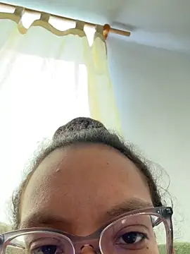 Snapshot of Valen1800 chatting on October 2025 02:59:01 PM Valen1800 online show from October 2025 02:59:01 PM