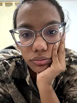 Snapshot of Valen1800 chatting on October 2025 01:17:02 AM Valen1800 online show from October 2025 01:17:02 AM