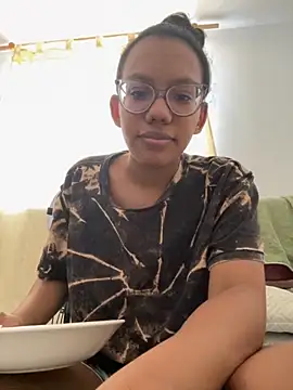 Snapshot of Valen1800 chatting on October 2025 06:42:01 PM Valen1800 online show from October 2025 06:42:01 PM