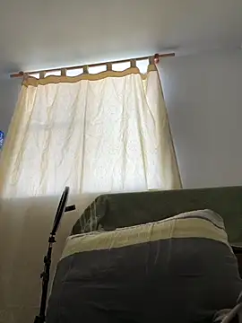 Snapshot of Valen1800 chatting on October 2025 07:03:02 PM Valen1800 online show from October 2025 07:03:02 PM