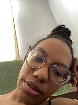 Snapshot of Valen1800 chatting on October 2025 06:42:02 PM Valen1800 online show from October 2025 06:42:02 PM