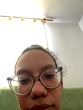 Snapshot of Valen1800 chatting on October 2025 07:16:02 PM Valen1800 online show from October 2025 07:16:02 PM