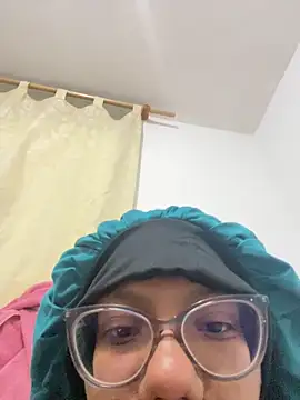 Snapshot of Valen1800 chatting on November 2025 12:31:02 AM Valen1800 online show from November 2025 12:31:02 AM