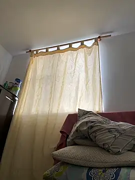 Snapshot of Valen1800 chatting on November 2025 07:02:02 PM Valen1800 online show from November 2025 07:02:02 PM