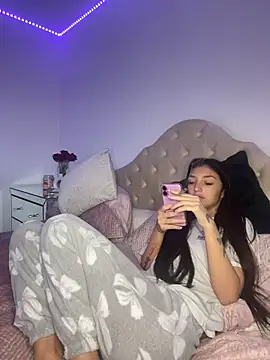 Snapshot of naughtybella05 chatting on November 2025 10:47:01 AM naughtybella05 online show from November 2025 10:47:01 AM