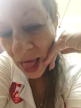 Snapshot of MaryeLunna chatting on October 2025 12:05:01 PM MaryeLunna online show from October 2025 12:05:01 PM