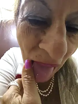 Snapshot of MaryeLunna chatting on October 2025 11:58:01 AM MaryeLunna online show from October 2025 11:58:01 AM