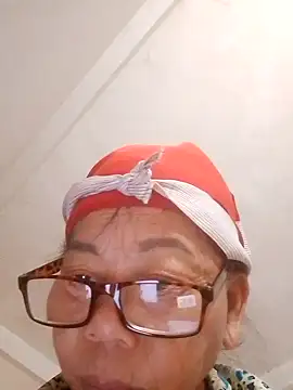 VangLe73 online show from October 2025 11:35:01 PM