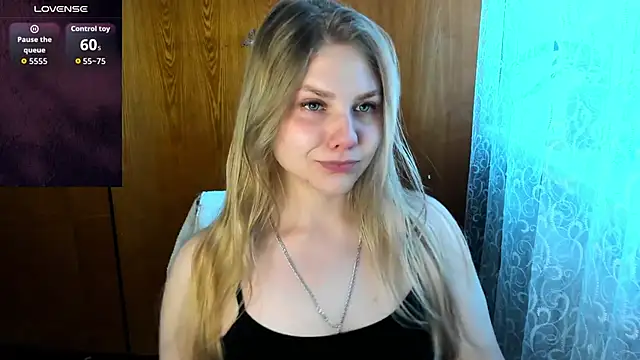 Snapshot of AlinaMors chatting on September 2025 02:10:01 PM AlinaMors online show from September 2025 02:10:01 PM