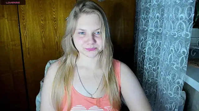 Snapshot of AlinaMors chatting on October 2025 10:34:02 PM AlinaMors online show from October 2025 10:34:02 PM