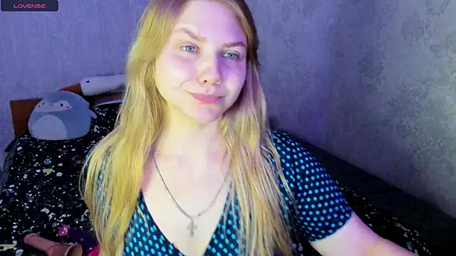 Snapshot of AlinaMors chatting on October 2025 09:46:02 AM AlinaMors online show from October 2025 09:46:02 AM