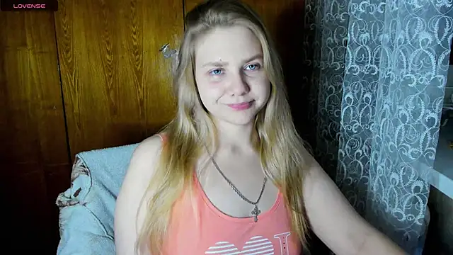 Snapshot of AlinaMors chatting on October 2025 09:52:01 PM AlinaMors online show from October 2025 09:52:01 PM