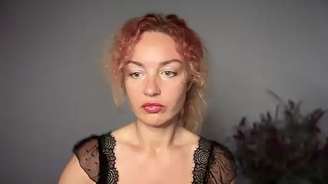 Reddgiirl online show from October 2025 04:20:02 PM