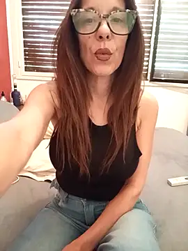 Snapshot of Esmeralda_passion chatting on October 2025 01:44:01 PM Esmeralda passion online show from October 2025 01:44:01 PM