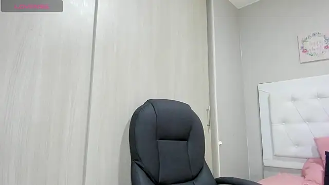 andrea  hills online show from October 2025 06:51:01 PM