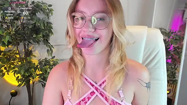 Nerissa xo online show from October 2025 08:05:02 PM