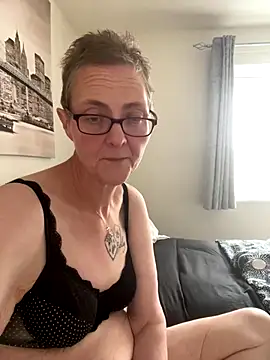 Curvy-Jinx online show from September 2025 02:00:02 PM