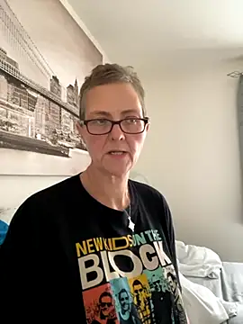 Curvy-Jinx online show from October 2025 07:42:02 AM