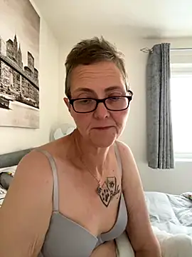 Curvy-Jinx online show from October 2025 07:52:02 AM