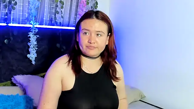 Snapshot of AliaMiller_ chatting on October 2025 01:19:02 AM AliaMiller online show from October 2025 01:19:02 AM