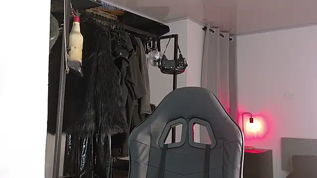 Snapshot of Angelabl0odborne chatting on September 2025 10:57:02 PM Angelabl0odborne online show from September 2025 10:57:02 PM