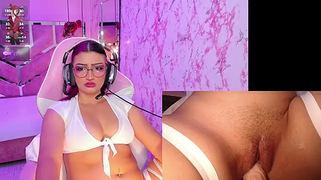 Snapshot of AriaNova_ chatting on October 2025 01:12:02 PM AriaNova online show from October 2025 01:12:02 PM