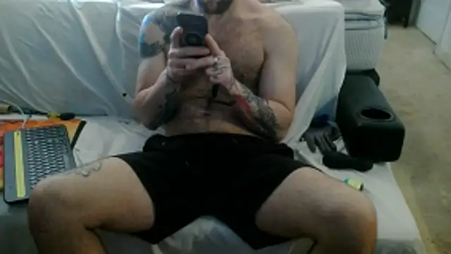 Luv2SuckBWC92 online show from October 2025 05:09:02 PM