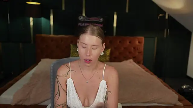 BadAfina online show from September 2025 06:59:02 AM