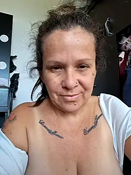 Snapshot of SinisterBabe chatting on October 2025 12:56:01 PM SinisterBabe online show from October 2025 12:56:01 PM