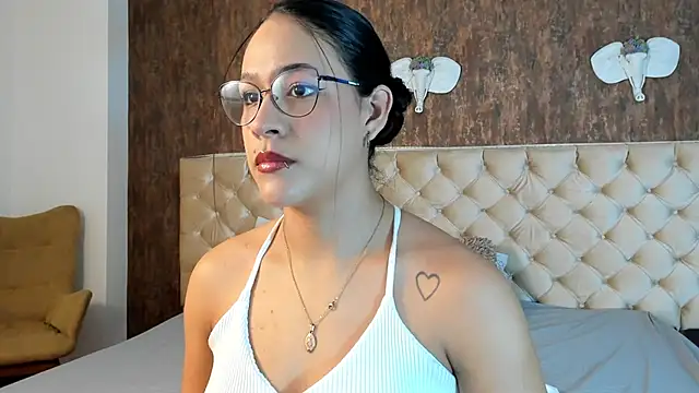 Snapshot of LaurenMitchell1 chatting on October 2025 01:21:02 PM LaurenMitchell1 online show from October 2025 01:21:02 PM