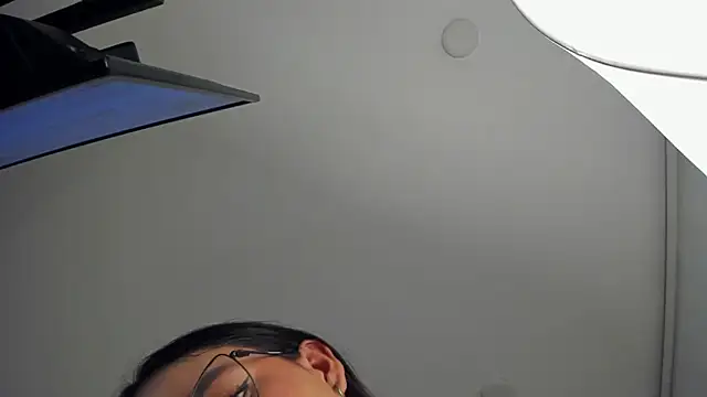 Snapshot of LaurenMitchell1 chatting on October 2025 03:34:01 AM LaurenMitchell1 online show from October 2025 03:34:01 AM