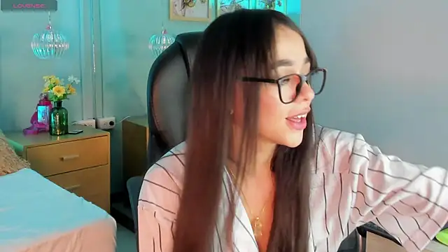 Snapshot of TifannyWolf_ chatting on November 2025 04:23:01 AM TifannyWolf online show from November 2025 04:23:01 AM