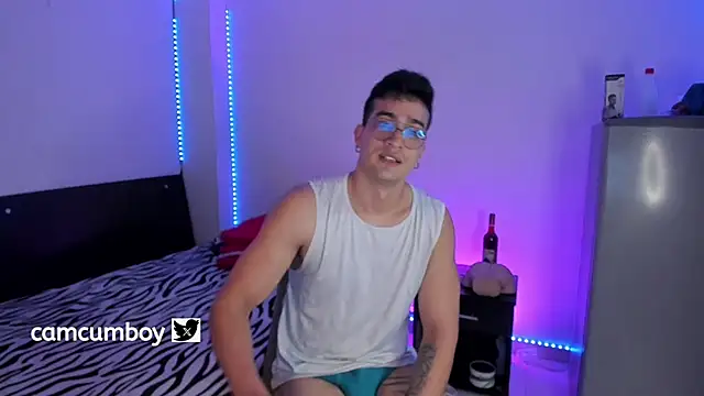 CamCumBoy online show from October 2025 10:46:02 AM