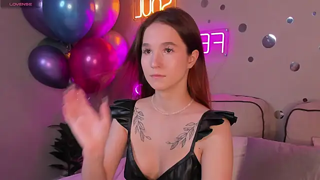 Snapshot of Eva_Hollowey chatting on September 2025 10:28:01 AM Eva Hollowey online show from September 2025 10:28:01 AM