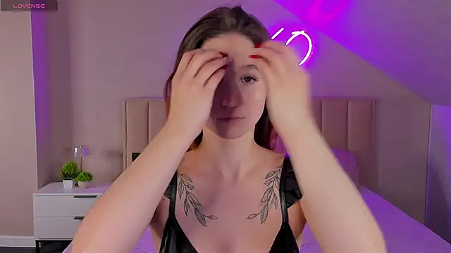 Snapshot of Eva_Hollowey chatting on October 2025 09:08:02 AM Eva Hollowey online show from October 2025 09:08:02 AM