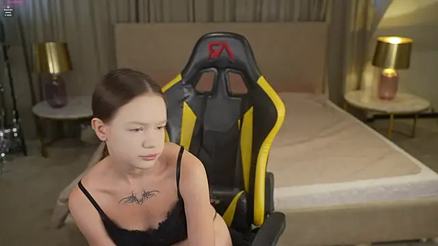 Claire Dreams online show from October 2025 06:44:01 AM