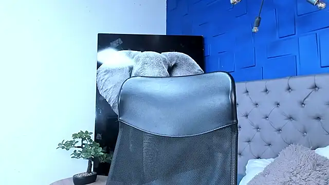 andres-clark92 online show from October 2025 05:44:02 PM