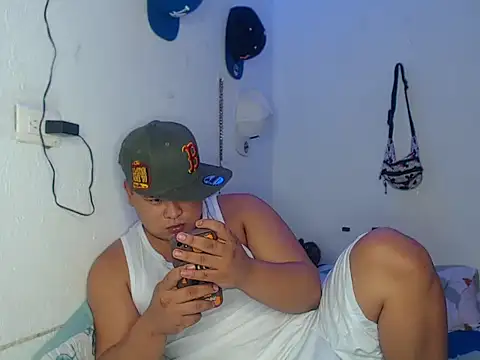 Snapshot of New_Guys chatting on October 2025 02:58:02 AM New Guys online show from October 2025 02:58:02 AM