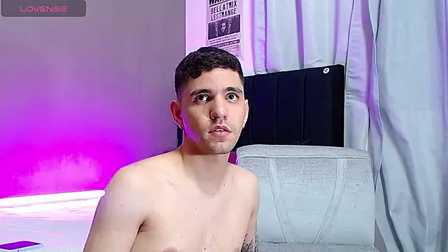 Matteo12  online show from November 2025 04:46:01 AM