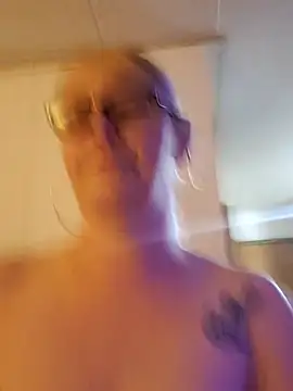 Mizzbackshotz online show from November 2025 05:06:01 AM