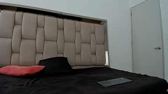 Snapshot of Enzo_issis chatting on September 2025 06:23:02 PM Enzo issis online show from September 2025 06:23:02 PM