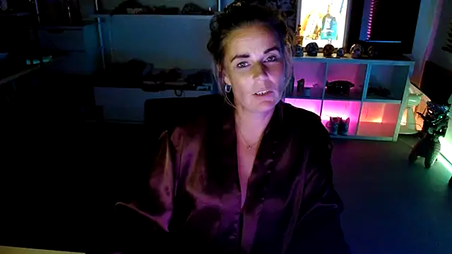 Mrs-Aurora online show from October 2025 01:48:02 AM