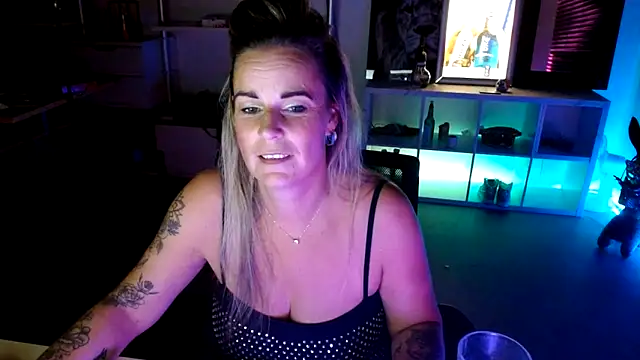 Mrs-Aurora online show from October 2025 09:16:01 PM