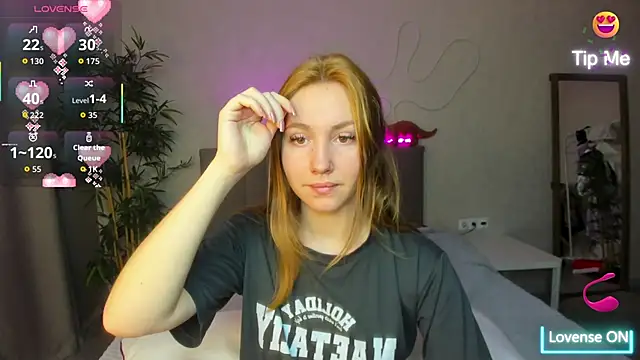 Luna G0ld online show from October 2025 11:12:02 PM