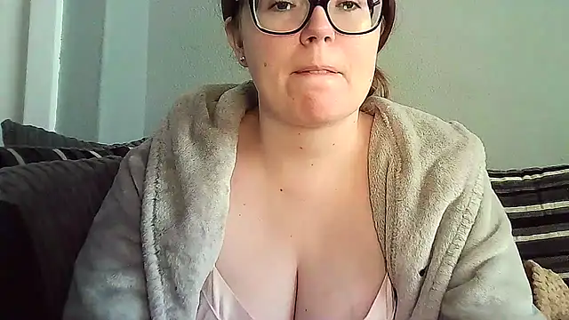 Curvy-BellaX online show from September 2025 06:07:01 PM