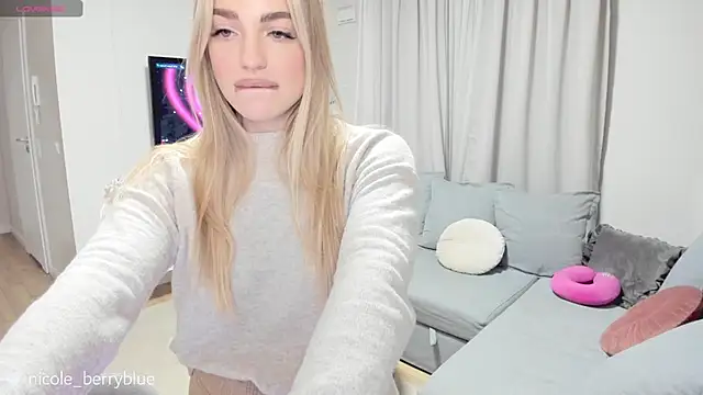 Snapshot of nicole_blueberry chatting on October 2025 04:18:01 PM nicole blueberry online show from October 2025 04:18:01 PM