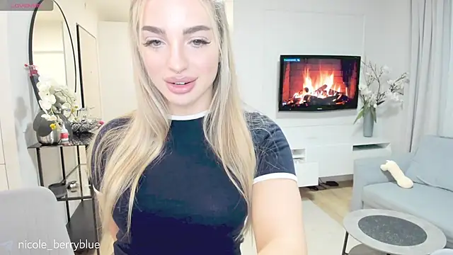 Snapshot of nicole_blueberry chatting on October 2025 10:15:01 PM nicole blueberry online show from October 2025 10:15:01 PM