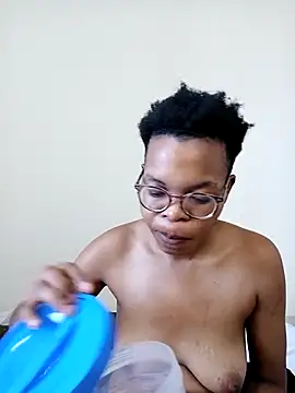 Snapshot of Sexy_Dymme chatting on October 2025 12:47:01 PM Sexy Dymme online show from October 2025 12:47:01 PM