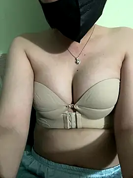 Nanaly99 online show from November 2025 04:28:02 PM